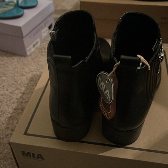 RESELL - Picture 3 of 3